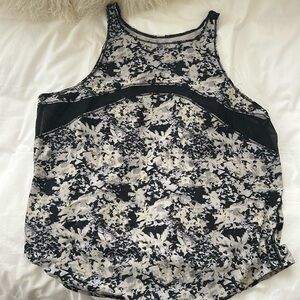 Lululemon Black and White top